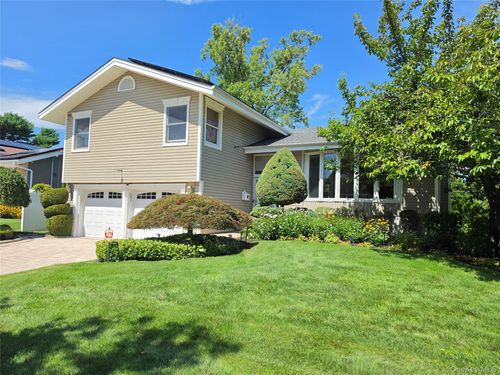 177 Forest Dr, Jericho, NY, 11753-2319 | Card Image