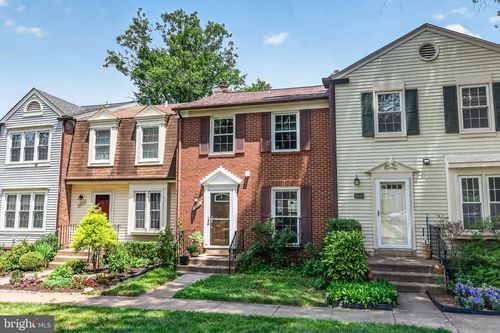 8618 Dellway Ln, VIENNA, VA, 22180-7065 | Card Image