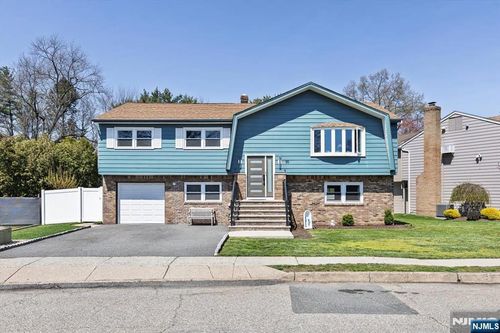 30 Melissa Dr, Totowa, NJ, 07512-1708 | Card Image