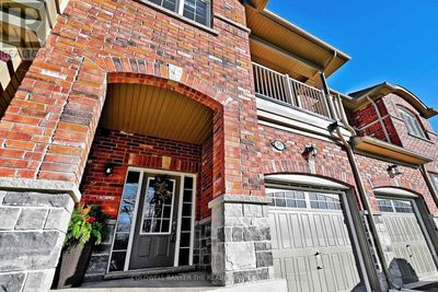 25 Anne Pegg Cres, Townhouse with 3 bedrooms, 3 bathrooms and 3 parking in Sutton West ON | Image 2