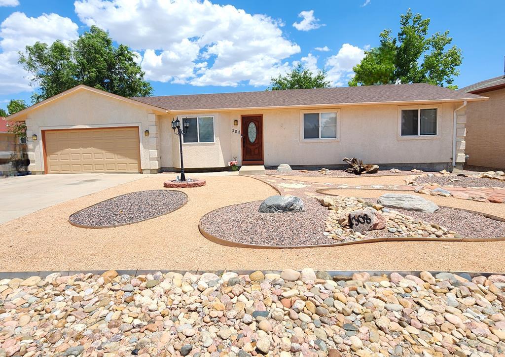 Karval Dr, Pueblo, CO 81007