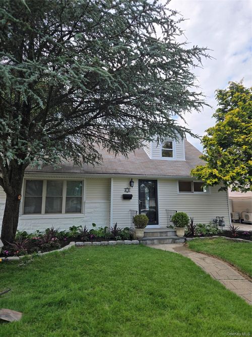 23 Harriman Ave, Hempstead, NY, 11550-5631 | Card Image