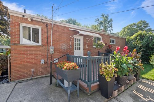 23007 Frederick Ave, Farmington, MI, 48336-3932 | Card Image