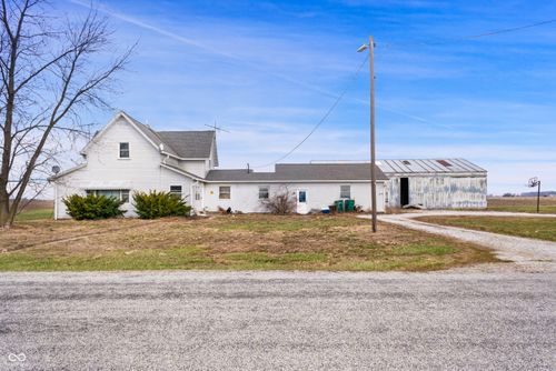 4682 E Division Rd, Windfall, IN, 46076-9407 | Card Image