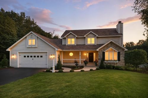 11 Applewood Ln, Saugus, MA, 01906-3351 | Card Image