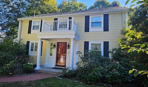 560 Worcester St, Wellesley, MA, 02481-2836 | Card Image