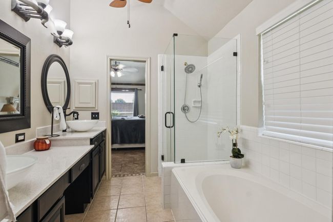 Large soaking tub and separate shower. | Image 25