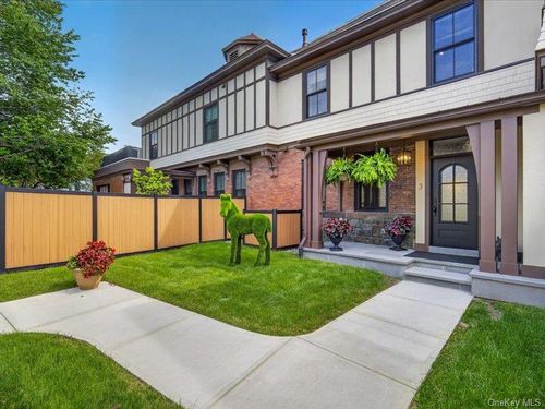 3-122 Regent St, Saratoga Springs, NY, 12866-4334 | Card Image