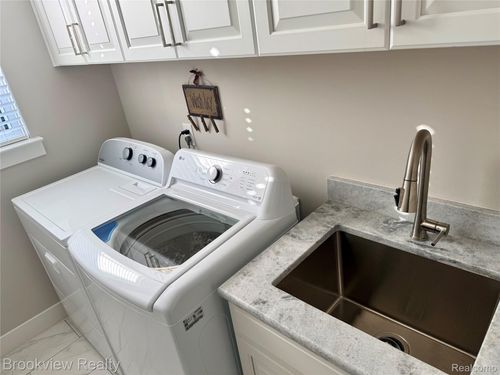 55144 Saint Paul Dr, Macomb, MI, 48042-2412 | Card Image