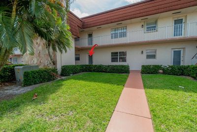 106 - 12012 Greenway Circle S, Condo with 2 bedrooms, 2 bathrooms and null parking in Royal Palm Beach FL | Image 2