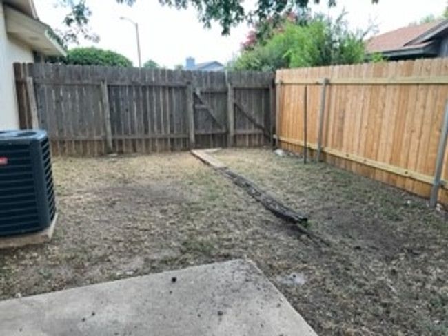 Side Yard | Image 11