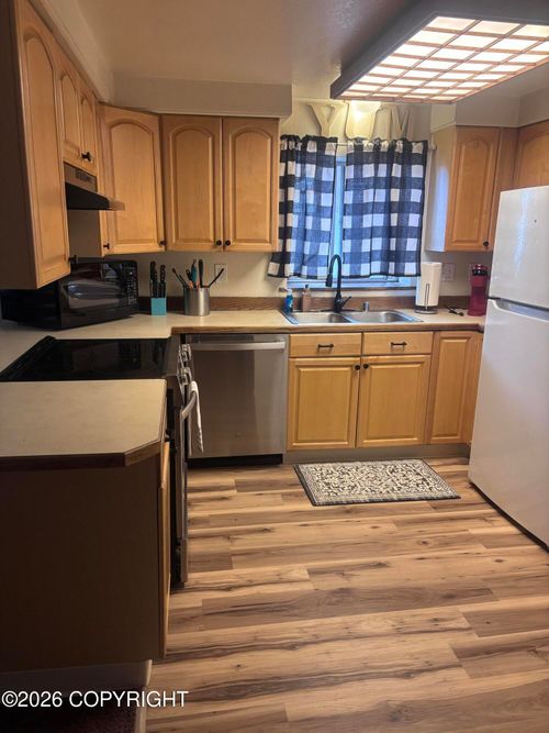 7-524 Eyak Dr, Anchorage, AK, 99501-5369 | Card Image