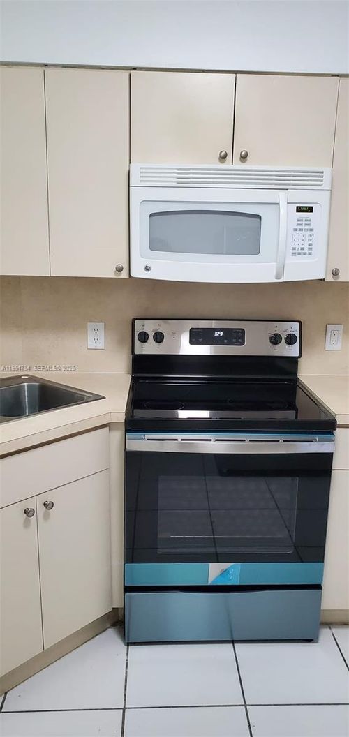 apt-108-5420 W 21st Ct, Hialeah, FL, 33016-7044 | Card Image