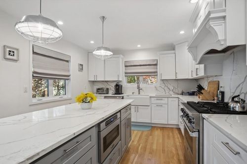 18 Park Cir, Quogue, NY, 11959-4259 | Card Image