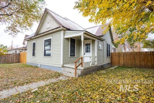 622 W Commercial St, Weiser, ID, 83672-1631 | Card Image