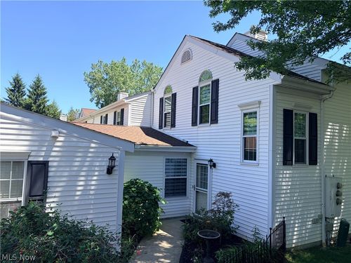 7121 W Cross Creek Trl, Brecksville, OH, 44141-3182 | Card Image