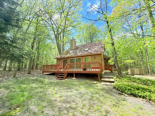 111 Red Maple Ln, Tobyhanna, PA, 18466-8080 | Card Image