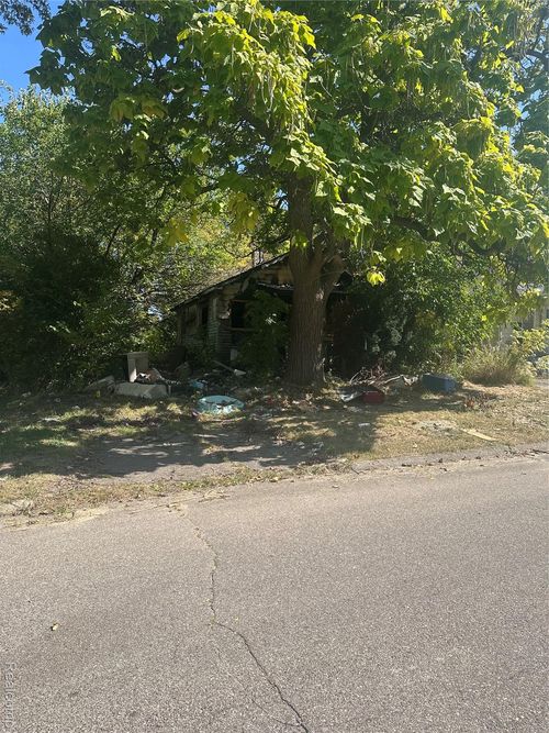 911 Hughes Ave, Flint, MI, 48503-3009 | Card Image