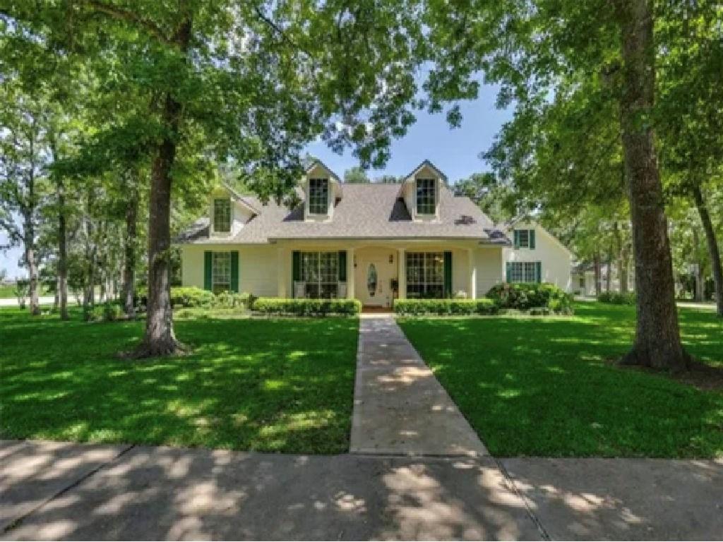 Buffalo Creek Ct, Bellville, TX 77418