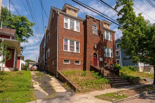 77 40th St, Irvington, NJ, 07111-1271 | Card Image