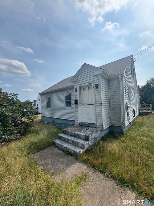 386 Bayonet St, New London, CT, 06320-2604 | Card Image