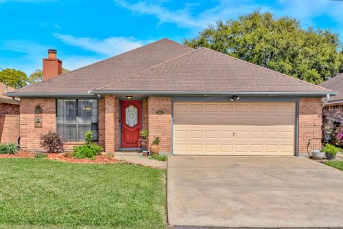 3930 Suncrest Dr, Groves, TX, 77619-5268 | Card Image