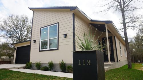 113 Mokulua Ln, Bastrop, TX, 78602-6030 | Card Image