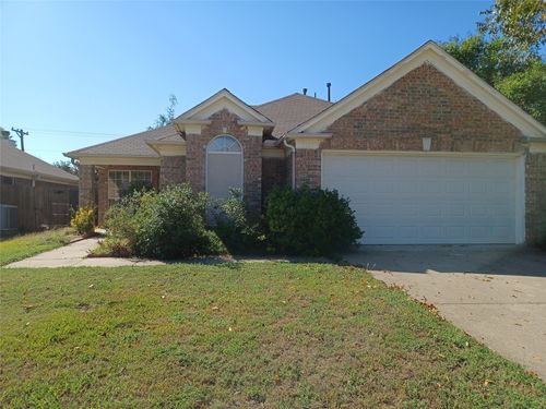 1121 Marshall Dr, Euless, TX, 76039-3076 | Card Image
