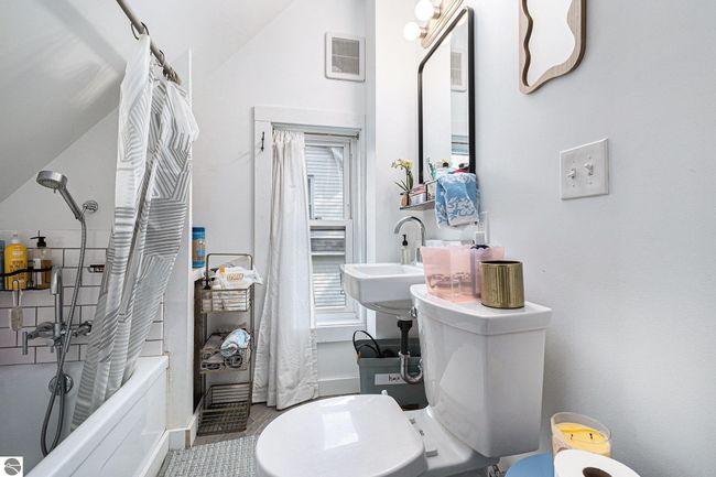 832 Wallace St, House other with 3 bedrooms, 1 bathrooms and null parking in Cadillac MI | Image 17