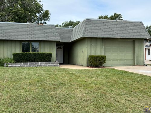 2663 Sw Arrowhead Rd, Topeka, KS, 66614-2458 | Card Image