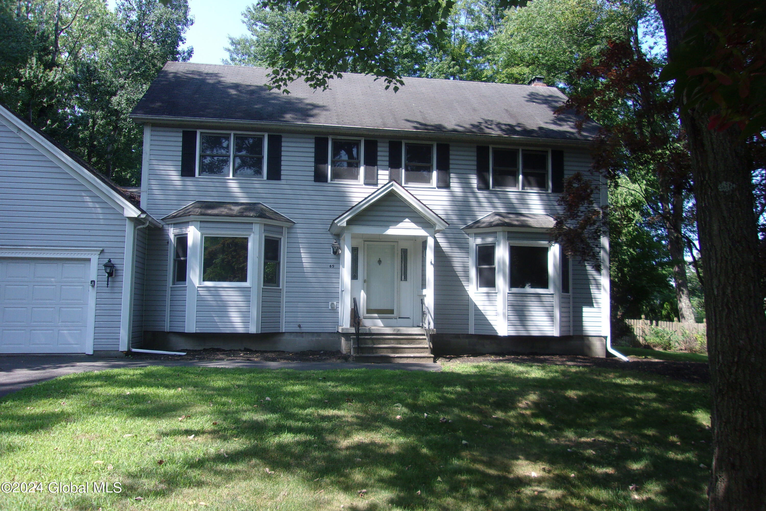 Deer Run Holw, Halfmoon, NY 12065