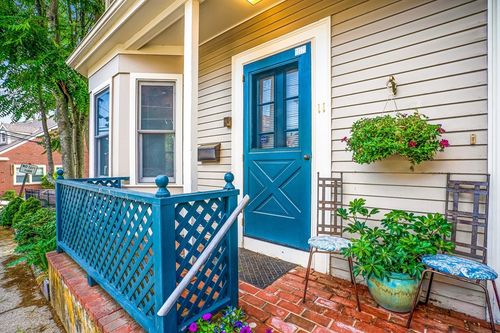 11-11 Elmwood Ave, Winchester, MA, 01890-1807 | Card Image