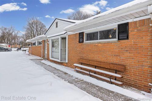 1632 Bolton St, Walled Lake, MI, 48390-2673 | Card Image