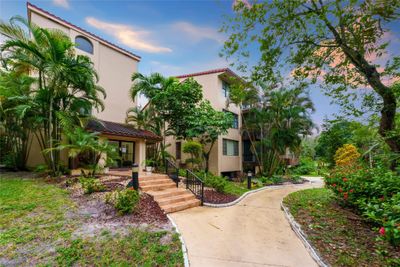 415 - 6010 S Falls Circle Dr, Condo with 2 bedrooms, 2 bathrooms and null parking in Lauderhill FL | Image 1