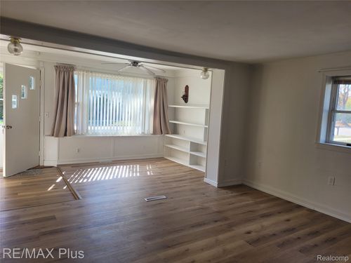 2516 W Genesee St, Lapeer, MI, 48446-1635 | Card Image