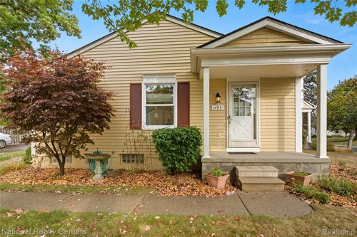 1493 Mariner Dr, Walled Lake, MI, 48390-3654 | Card Image