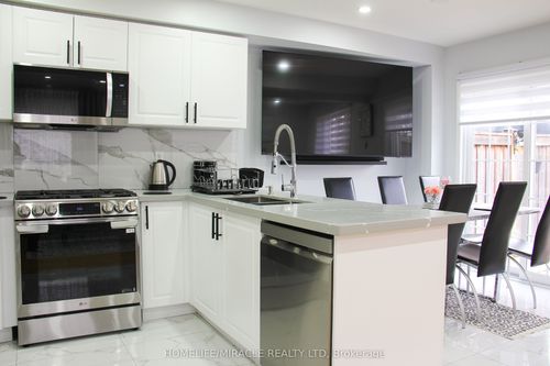 60 Bushmill Cir, Brampton, ON, L7A0K8 | Card Image