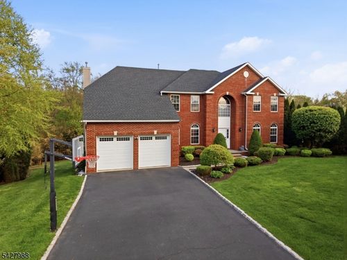 5 Robert Ct, Monroe Twp, NJ, 08831-1988 | Card Image