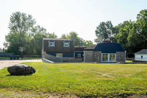 2785 Saint Clair Dr, Rochester Hills, MI, 48309-3125 | Card Image