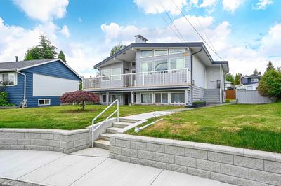 6855 Yeovil Pl, House other with 6 bedrooms, 4 bathrooms and 3 parking in Burnaby BC | Image 3