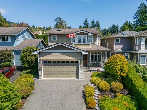3512 Calder Ave, North Vancouver, BC, V7N3R9 | Card Image