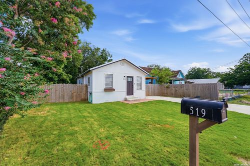 519 Collins Ave, Seguin, TX, 78155-2524 | Card Image
