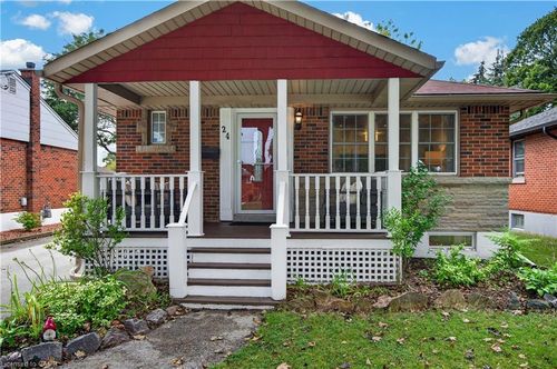 24 Castlefield Dr, Hamilton, ON, L8T3R2 | Card Image