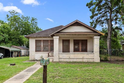600 Brazos St, Glidden, TX, 78943-4525 | Card Image