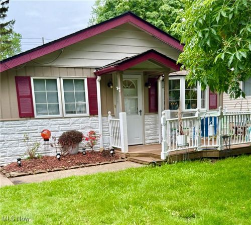 5435 Whitehaven Ave, North Olmsted, OH, 44070-3962 | Card Image