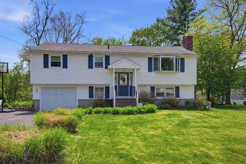 43 Matthias St, Salem, NH, 03079-3255 | Card Image