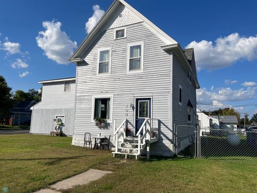 108 6th Ave W, Lisbon, ND, 58054-4119 | Card Image