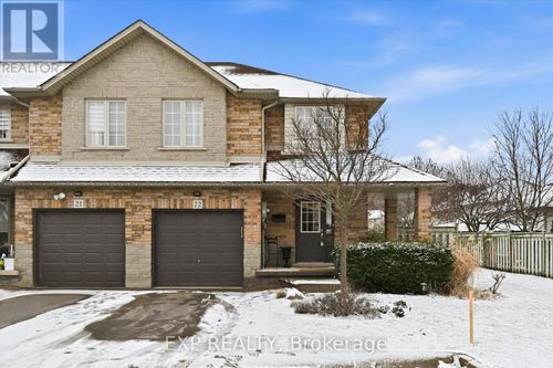 22-18 Cedar St, Grimsby, ON, L3M5M8 | Card Image