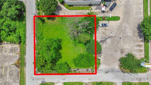 3495 Des Chaumes St, Houston, TX, 77026-4647 | Card Image