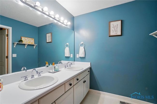 8420 Willow Glen Ct, House other with 4 bedrooms, 3 bathrooms and 2 parking in Holland OH | Image 42